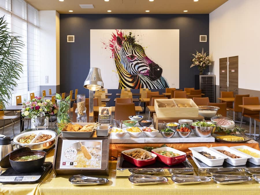 Daily buffet breakfast (JPY 2000 per person)