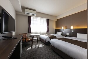 Deluxe Twin Room - Non-Smoking | In-room safe, blackout drapes, free WiFi