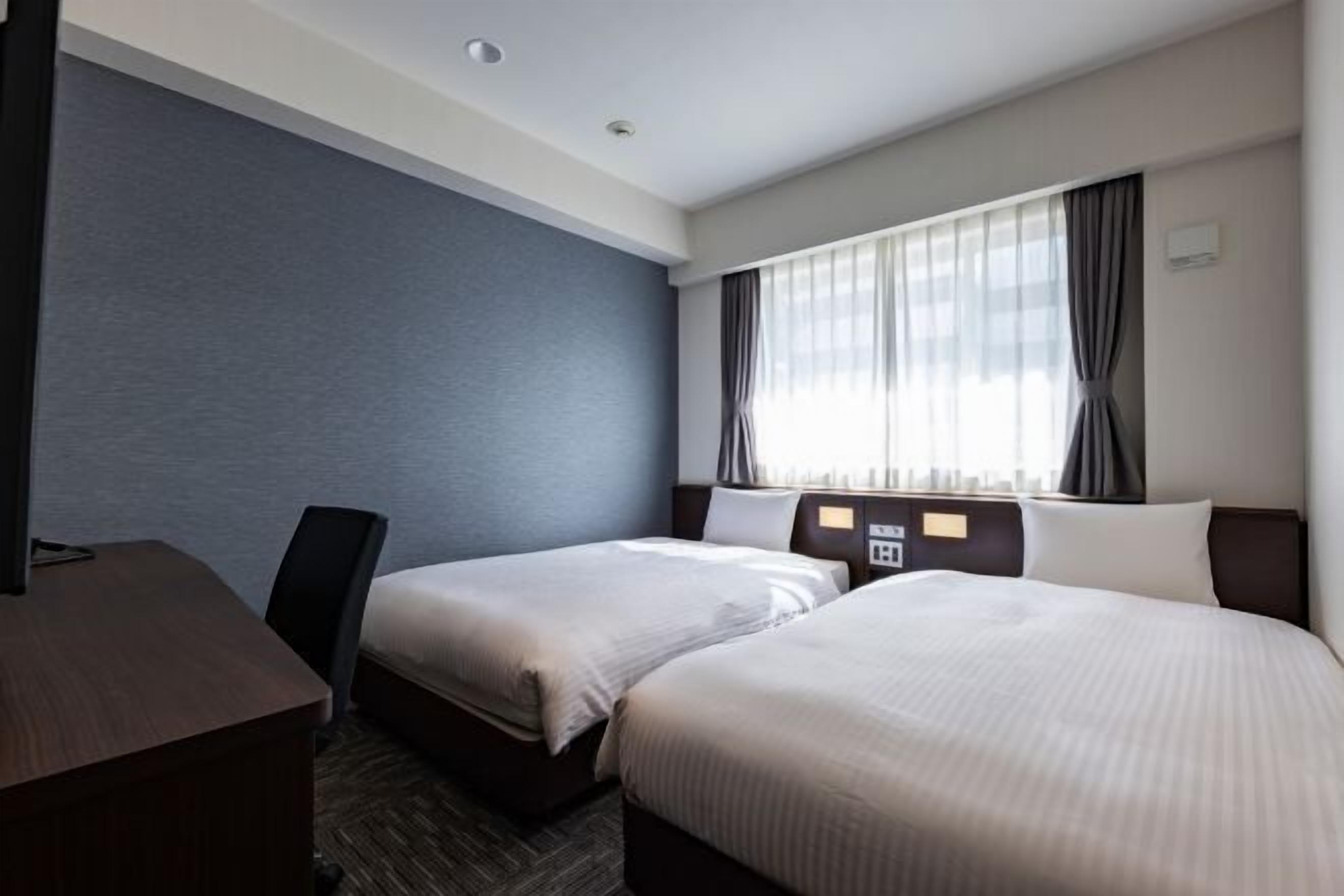 In-room safe, blackout drapes, free WiFi