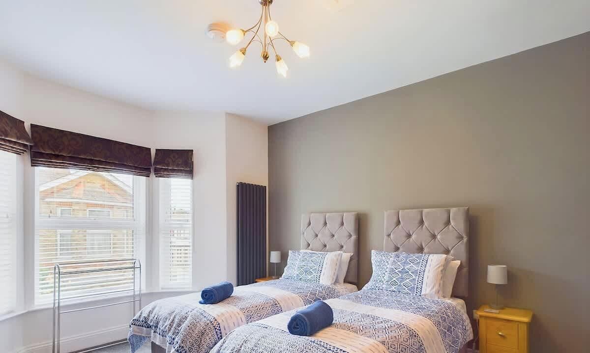 2 bedrooms, iron/ironing board, travel cot, free WiFi