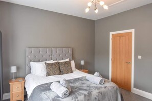 2 bedrooms, iron/ironing board, travel crib, free WiFi - Seaside Cottage (Ryde)