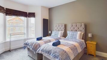 2 bedrooms, desk, iron/ironing board, travel crib