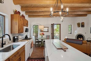 Fridge, microwave, oven, stovetop - Casita Acequia - Two Kiva Fireplaces, Two Patios (Santa Fe)