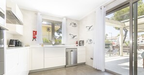 Køleskab, mikrobølgeovn, ovn, opvaskemaskine