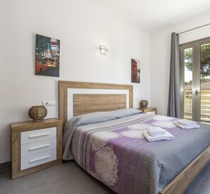 3 chambres, coffre-fort, accès au Wi-Fi (inclus), literie fournie