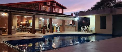 Piscine extérieure, piscine chauffée