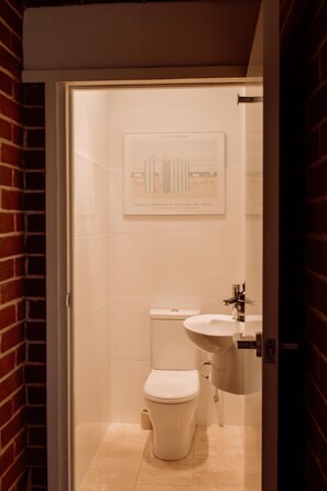 Shower - 1920s Home in Incredible Location - "Wirramulla" (Victor Harbor)