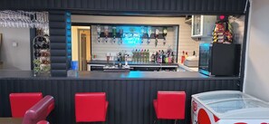 Dining - Glamping Hut - Sleeps up to 4 Hot Tub & Parking (Welshpool)