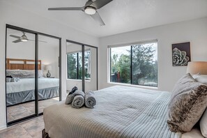 2 habitaciones, tabla de planchar con plancha, wifi y ropa de cama 