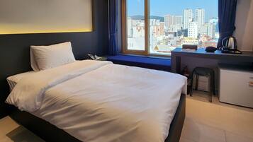 Free WiFi, bed sheets