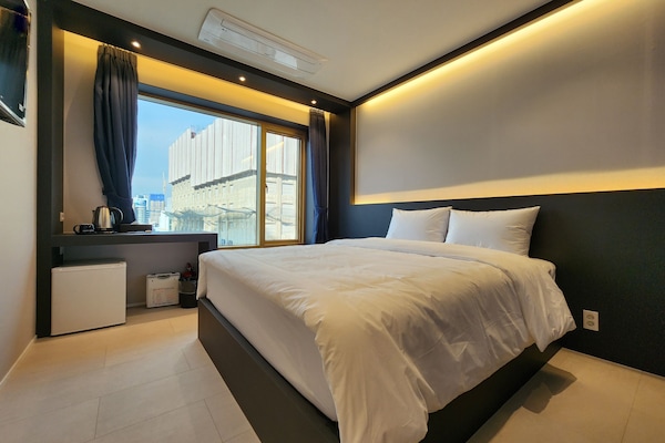 Standard Double Room | Free WiFi, bed sheets