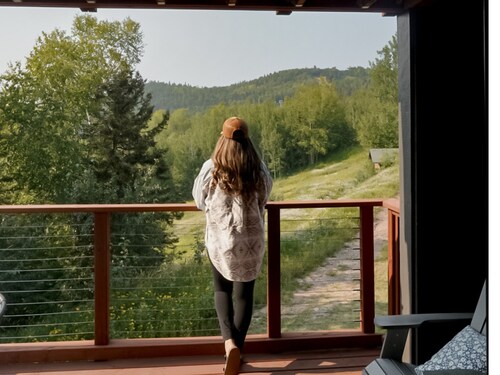 Ski-In/Ski-Out Lutsen Mountain Condo w/ Whirlpool, Pool & Hot Tub