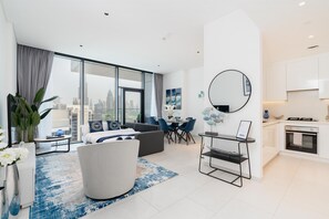 2 Schlafzimmer, Zimmersafe, Schreibtisch, Bügeleisen/Bügelbrett