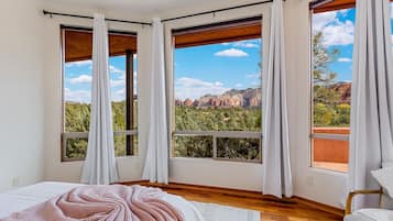 5 bedrooms, desk, iron/ironing board, travel cot