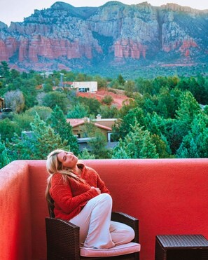 Property grounds - Views! Private Heated Pool + Spa + BBQ + Games + EV + High-speed Wifi (Sedona)