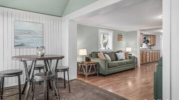 TV connectée, lecteur de DVD, livres, services de streaming