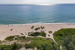 Beach - Spacious one-bedroom beach apartment on Singer Island (Palm Beach Shores)