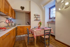 Refrigerador, horno, placa de cocina, lavavajillas