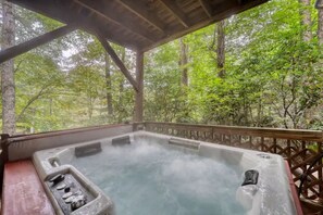Bañera de hidromasaje al aire libre