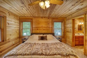 4 camere, una scrivania, ferro/asse da stiro, culla da viaggio