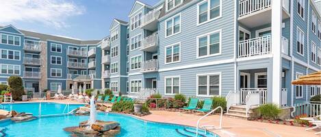 من حمّامات السباحة المغطاة، حمّام سباحة خارجي