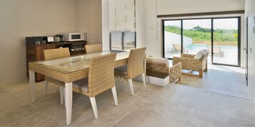 Deluxe Villa | Soundproofing, cribs/infant beds, free WiFi, bed sheets