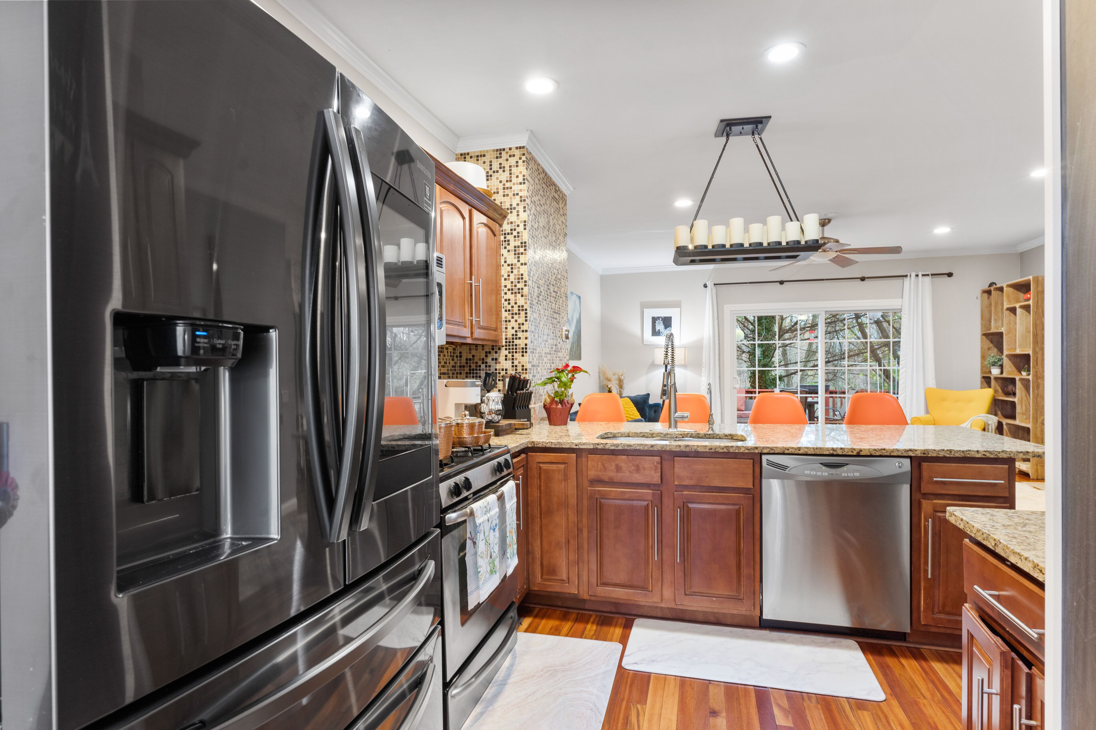 雪櫃、微波爐、焗爐、爐具