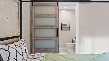 3 camere, una scrivania, ferro/asse da stiro, Wi-Fi gratuito