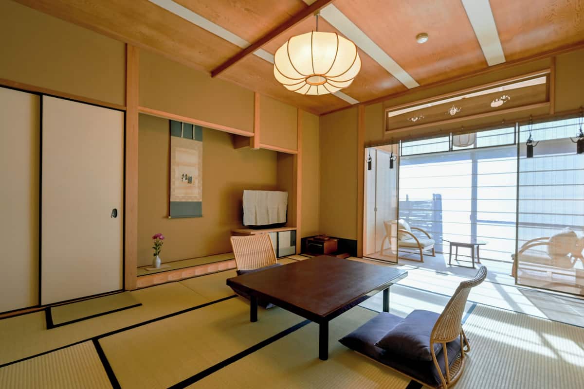 Caja de seguridad en la habitación y decoración personalizada