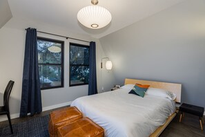3 bedrooms, desk, iron/ironing board, free WiFi