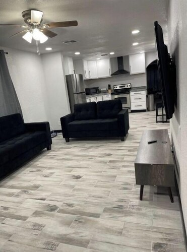 Modern 3 Bedroom 2 Bath Home Centrally Located!