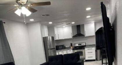 Modern 3 Bedroom 2 Bath Home Centrally Located!