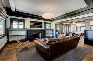 Smart TV - Historical, cheerful Craftsman close to DTLA, Venice Beach, LAX (Los Angeles)