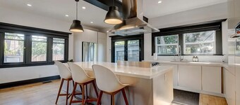 Historical, cheerful Craftsman close to DTLA, Venice Beach, LAX