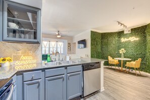 Interior - Modern Luxury apt, med center, mins from downtown (Houston)