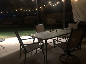 تناول الطعام بالخارج