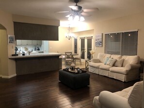 Living area - Contemporary Tranquil Getaway with Relaxing Garden (Bakersfield)
