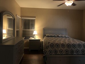 3 多间卧室、熨斗/熨衣板、WiFi、床单