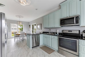 Fridge, microwave, stovetop, dishwasher
