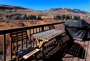 Outdoor dining - River View-Adorable 3BD/2BA townhouse in CB South (Crested Butte)