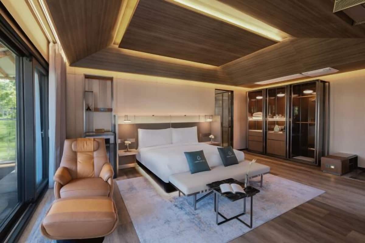 1 bedroom, premium bedding, down comforters, minibar