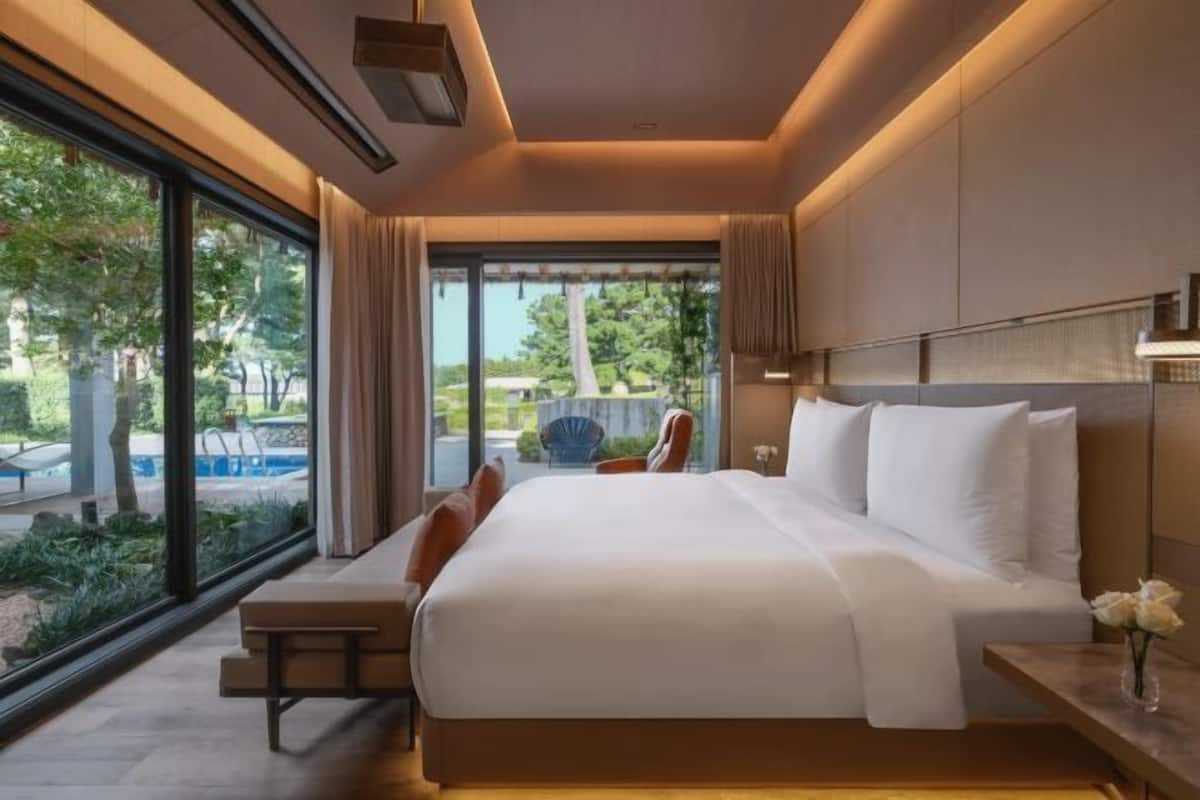 1 bedroom, premium bedding, down comforters, minibar