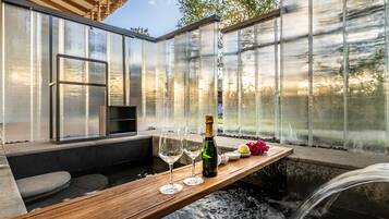 Private spa tub