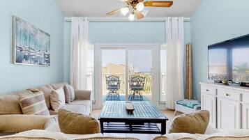 Condo, 2 Bedrooms | Living room