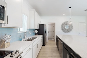 House, 3 Bedrooms | Private kitchen | Oven - Bay Belle by Gold Star Vacation Rentals (Orange Beach)