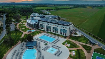 3 hồ bơi trong nhà, 3 hồ bơi ngoài trời