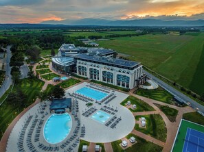 3 indoor pools, 3 outdoor pools - Kings Valley Medical & Spa Hotel (Kazanlak)
