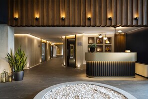 Un sauna, una bañera de hidromasaje, baño turco