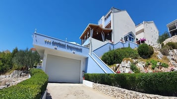 Apartment (One Bedroom Apartment with Balcony an) | Exterior