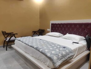 Superior Room | Living area - The Republic Hotel (Ambala)